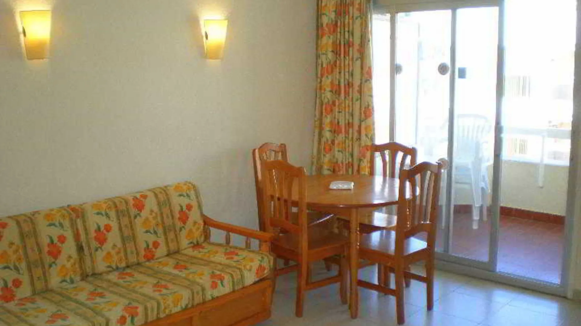 Rentalmar Alboran Apartments Σαλού